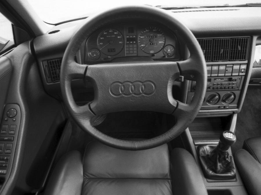 Панель приборов Audi 90 Quattro (B3) 1987 года  (NA) (фото 8 из 22)